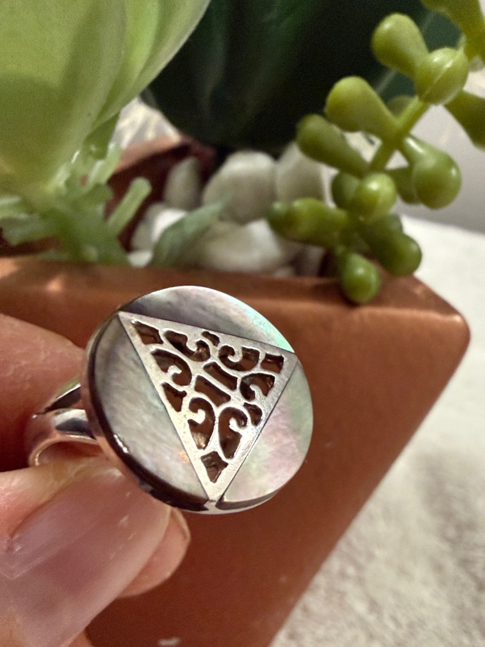 Sterling Silver Mother-of-Pearl Triangle Filigree Ring - Iridescent White 925